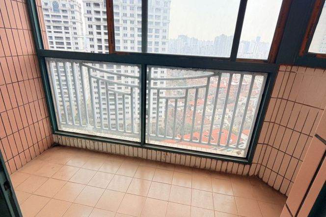 jiangsu rd elevator 3BR/2Baths@L2/11