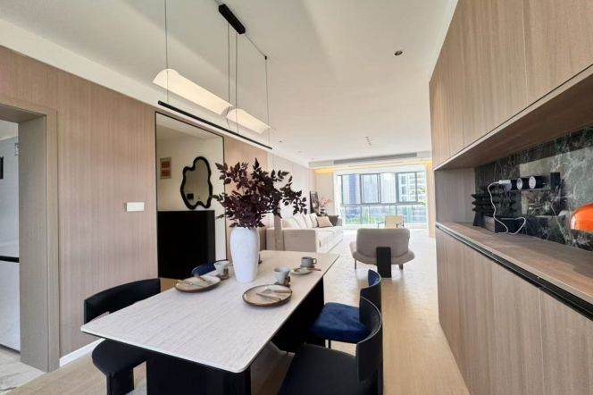 Modern 3brs with floor heatimg and balcony belong to Lujizui 