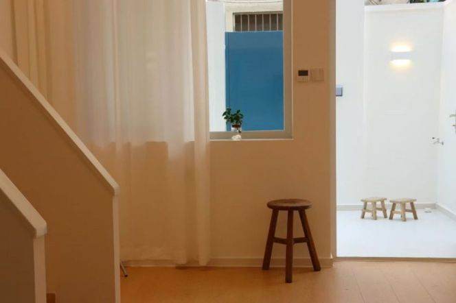 loft style 1br old apt with Yard in Xuhui L1/9/10/11 