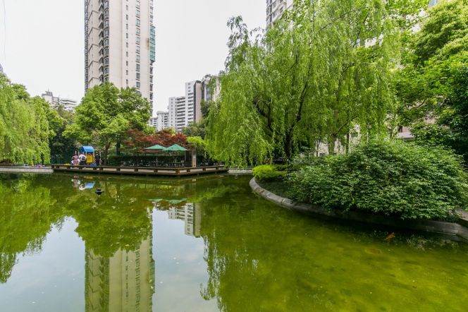 Modern 3brs with wall heating and balcony in Xujiahui area