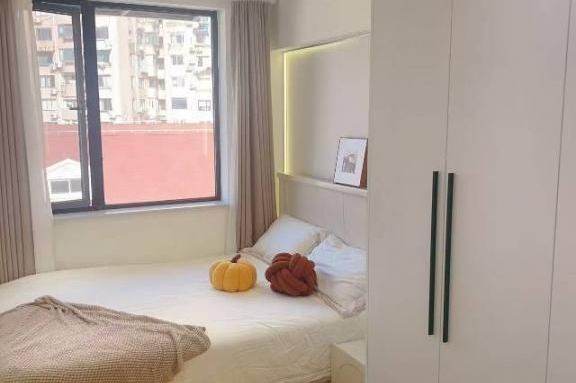 Sunny one bedroom Apt+Floor heating+central AC+oven near L14 Wuding Rd