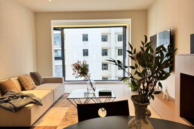 Modern&Spacious&New 1Br + cloakroom | Longde rd metro L11/13 | Suzhou Creek