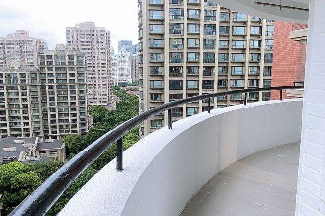 Rare Balcony 2br Flat in Phoenix Tree Garden 