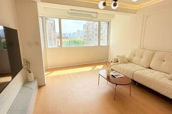 zhongshan park station one bedroom