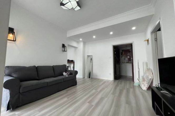 Elevator 2Brs/1Lr/1Bt apt nr Changshou rd,M7/13