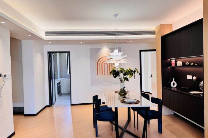 Sunny brand new 3br 2bt with gym & pool access