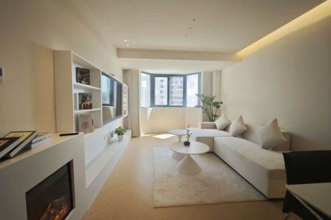 High-rise Apt close to west Nanjing Road