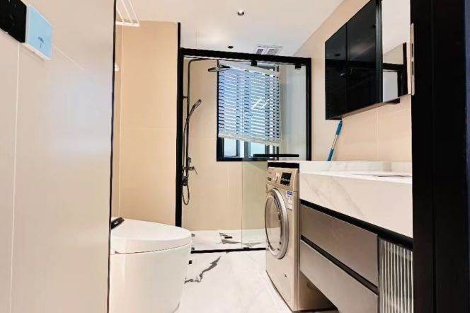 Line 10, Hongqiao Road Metro Station, huge floor-to-ceiling windows，big 2brs