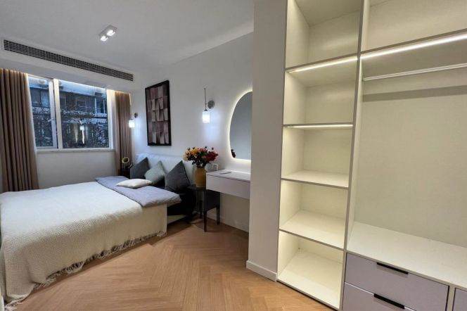 Modern 1br old apt nr Jiangsu Rd L2/11 