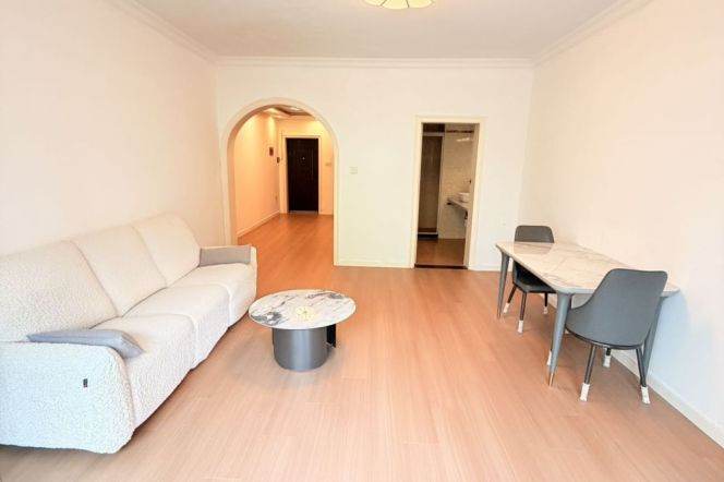 Bright and cozy two bedrooms in nice complex / Taiyuan rd 