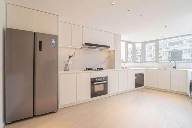 Modern 2brs with balcony and floor heating in Gubei 