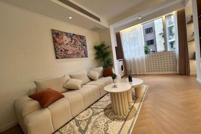 Modern 1br old apt nr Jiangsu Rd L2/11 