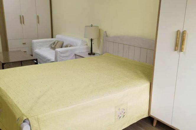 First landlord one bedroom apt near Line3/4West Yan'an Rd