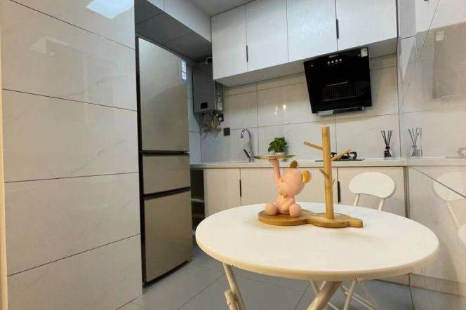 Elevator 1br/1lr @jiangsu rd rd sta 6k