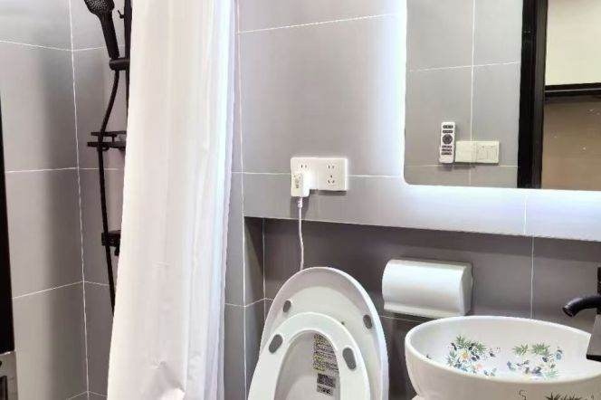 Jiaotong University 1BR with terrace