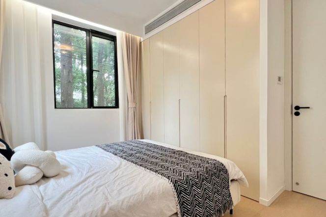 Bright 1Br Furnished Yueyang Rd L1/10