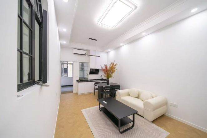 Elegant 2br/2lr/2bt @changshu rd sta 9.3k