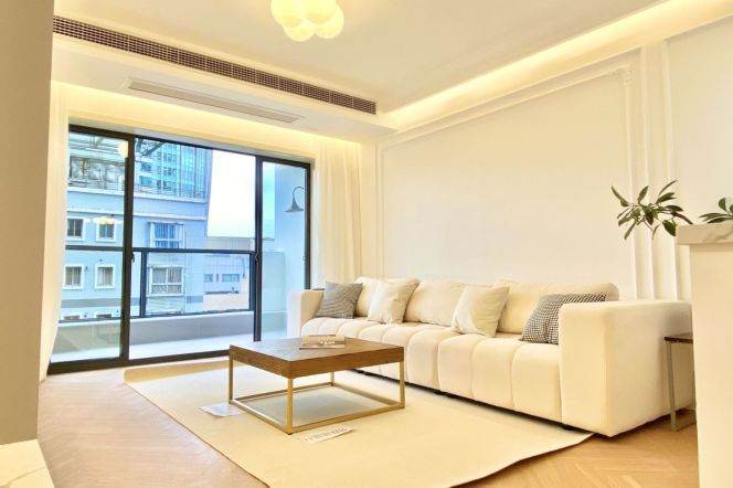 Elevator Spacious 1Br/2Lr/1Bt+Outdoor Balcony Close to L1/4 Shanghai Indoor Stadium Station 