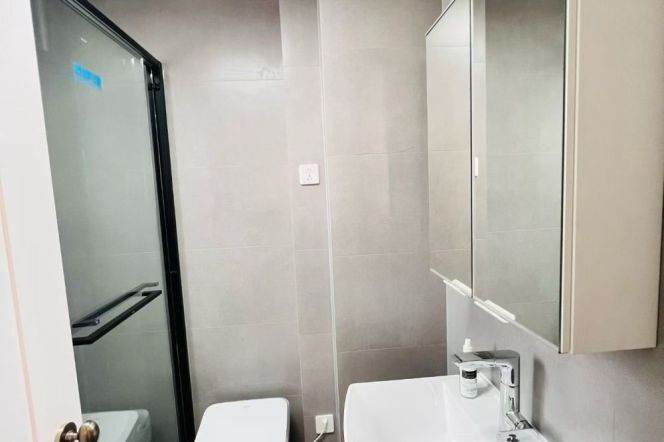 Jianguo West Yi Garden, the top floor of the old mansion on the third floor, with a high ceiling