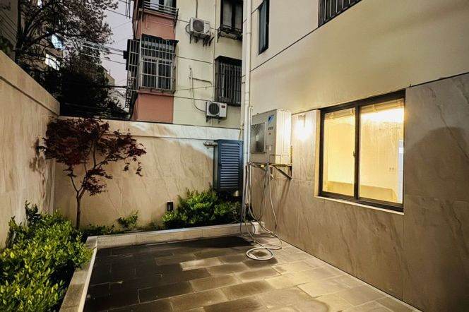 Huge yard one bedroom Apt+floor heating+central AC+oven@Xujiahui