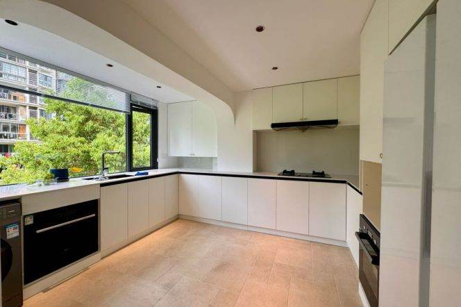 Xujiahui/3br2bt/central AC/floor heat/bathtub/oven/outdoor balcony/tennis court