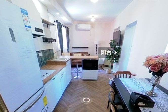 Cozy and renovated 1br Apt w/balcony 