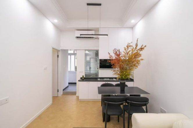 Elegant 2br/2lr/2bt @changshu rd sta 9.3k