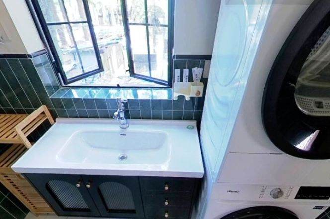 Cozy and renovated 1br Apt w/balcony 