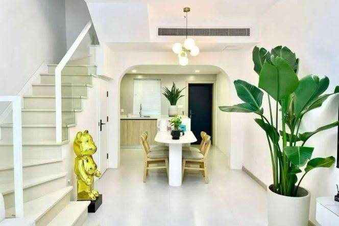 Jing'an temple Whole lane house floor heating 4brs apt with terrace;L2/7