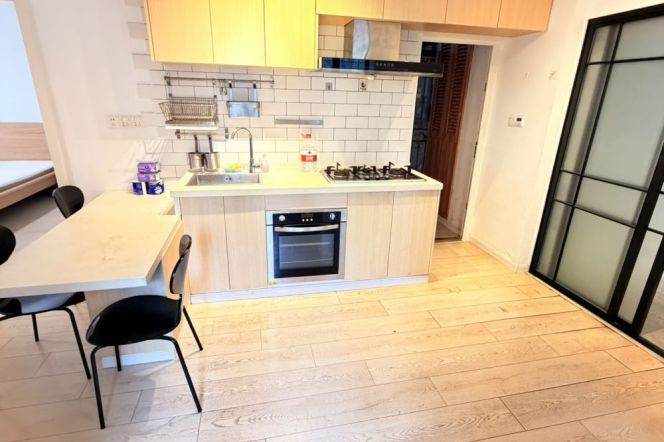 Lovely two bedrooms  with elevator near Hengshan rd station 