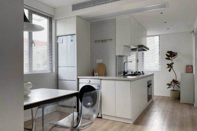 Loushanguan rd/modern 1br 2lr/open balcony/all bright room@L15/2