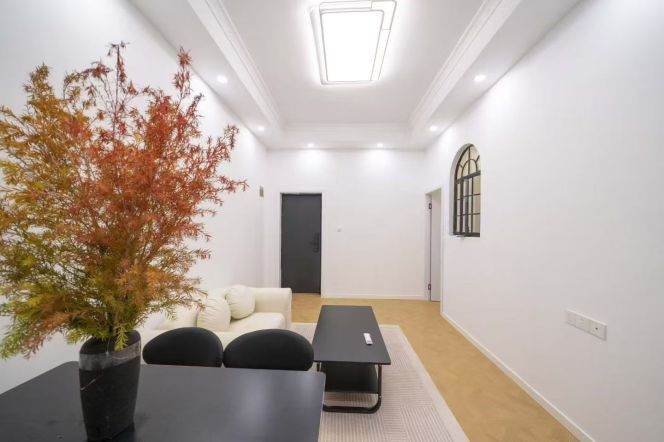 Elegant 2br/2lr/2bt @changshu rd sta 9.3k