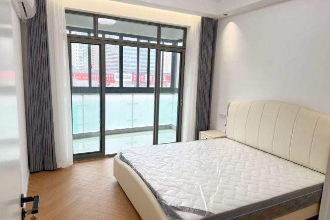 Elevator Spacious 2+1Br/2Lr/1Bt Super close to L3/4/9 Yishan Rd Station 