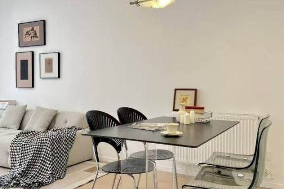 Nice one bedroom Apt+central AC+wall heating+oven@ Hengshan Rd