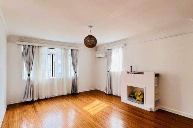 Sunlit 2BR Old Apt in Garden Lane Compound on W.Jianguo Rd