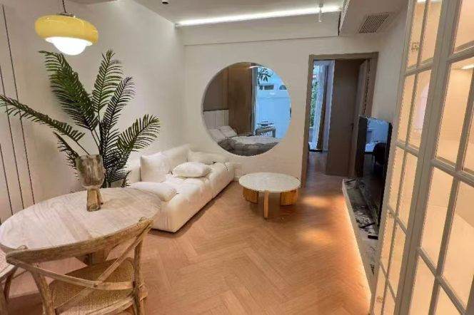 Modern 1br/2living & private garden @Jiangsu Rd & Line 2/11/14