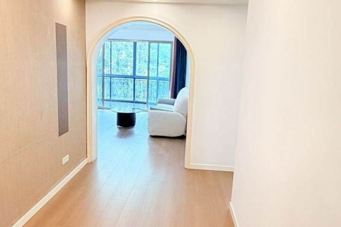 Bright and cozy two bedrooms in nice complex / Taiyuan rd 