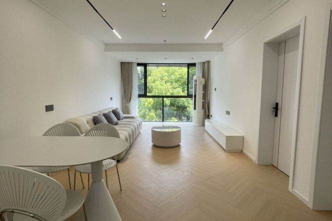 Newly Spacious 2Br/2Lr/1Bt Close to L10 Longxi Rd Station 