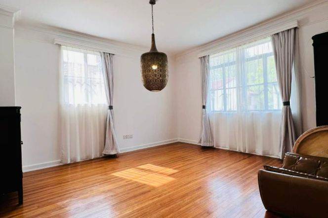 Sunlit 2BR Old Apt in Garden Lane Compound on W.Jianguo Rd
