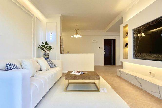 Elevator Spacious 1Br/2Lr/1Bt+Outdoor Balcony Close to L1/4 Shanghai Indoor Stadium Station 