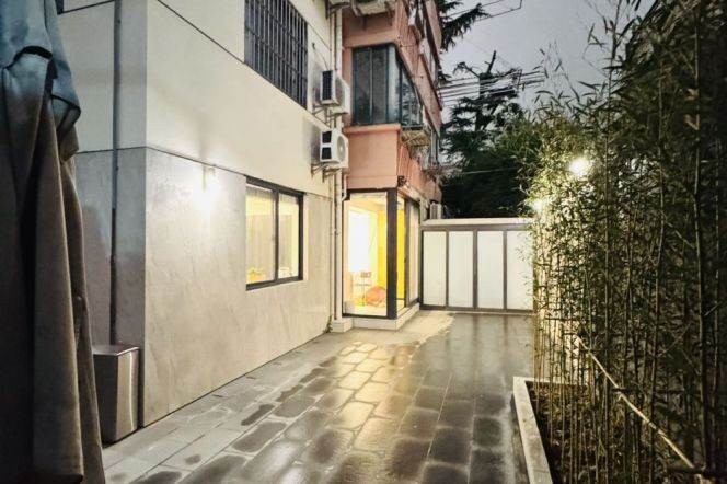 Huge yard one bedroom Apt+floor heating+central AC+oven@Xujiahui