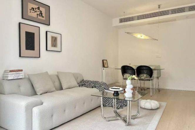 Nice one bedroom Apt+central AC+wall heating+oven@ Hengshan Rd