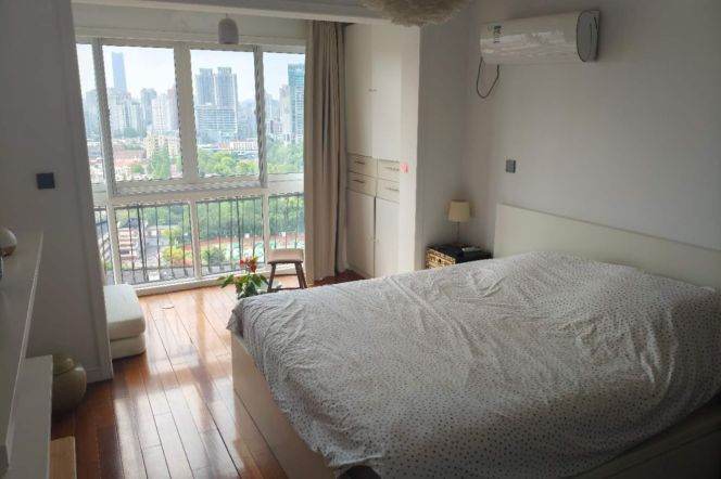 Amazing 3bd apt with 250sm terrace Zhongshan park area 