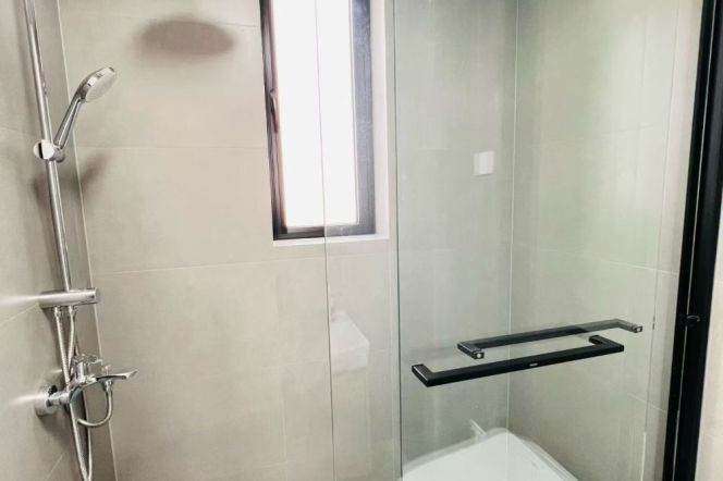 Jianguo West Yi Garden, the top floor of the old mansion on the third floor, with a high ceiling