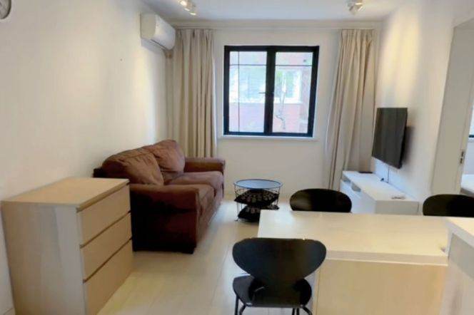 Lovely two bedrooms  with elevator near Hengshan rd station 