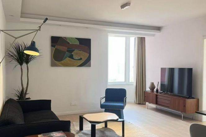 Jing’an 1+1BR spacious cozy  and bright 