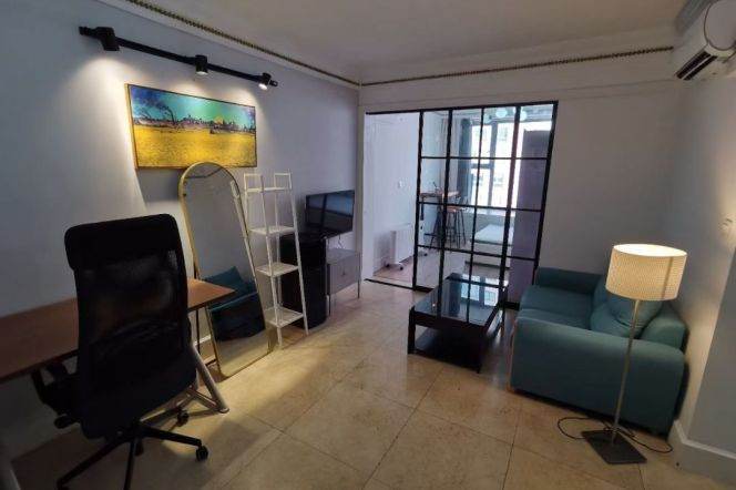 jiangsu rd. elevator 1 bed high floor 