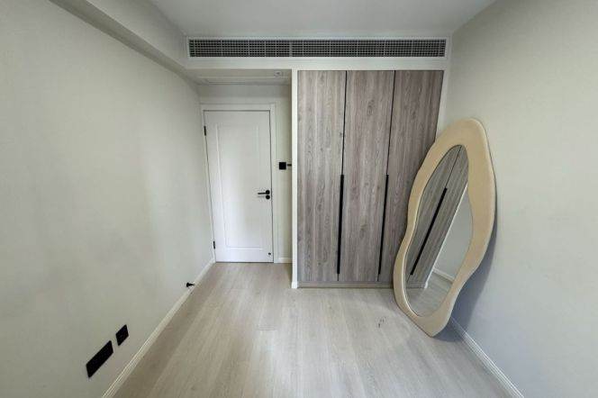 Bright 2Br w. Heating W. Nanjing Rd Station