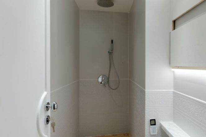 Modern 3Brs/2Lrs/2Bts apt nr Changshou rd,M7/13