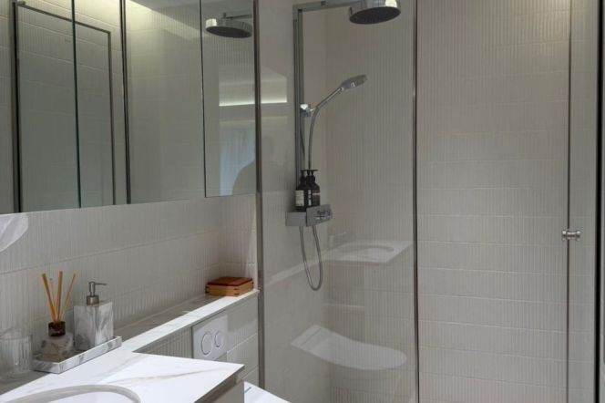 New World City，big 2 brs, Rare exclusive large terrace, Yu Garden subway station ,10-13